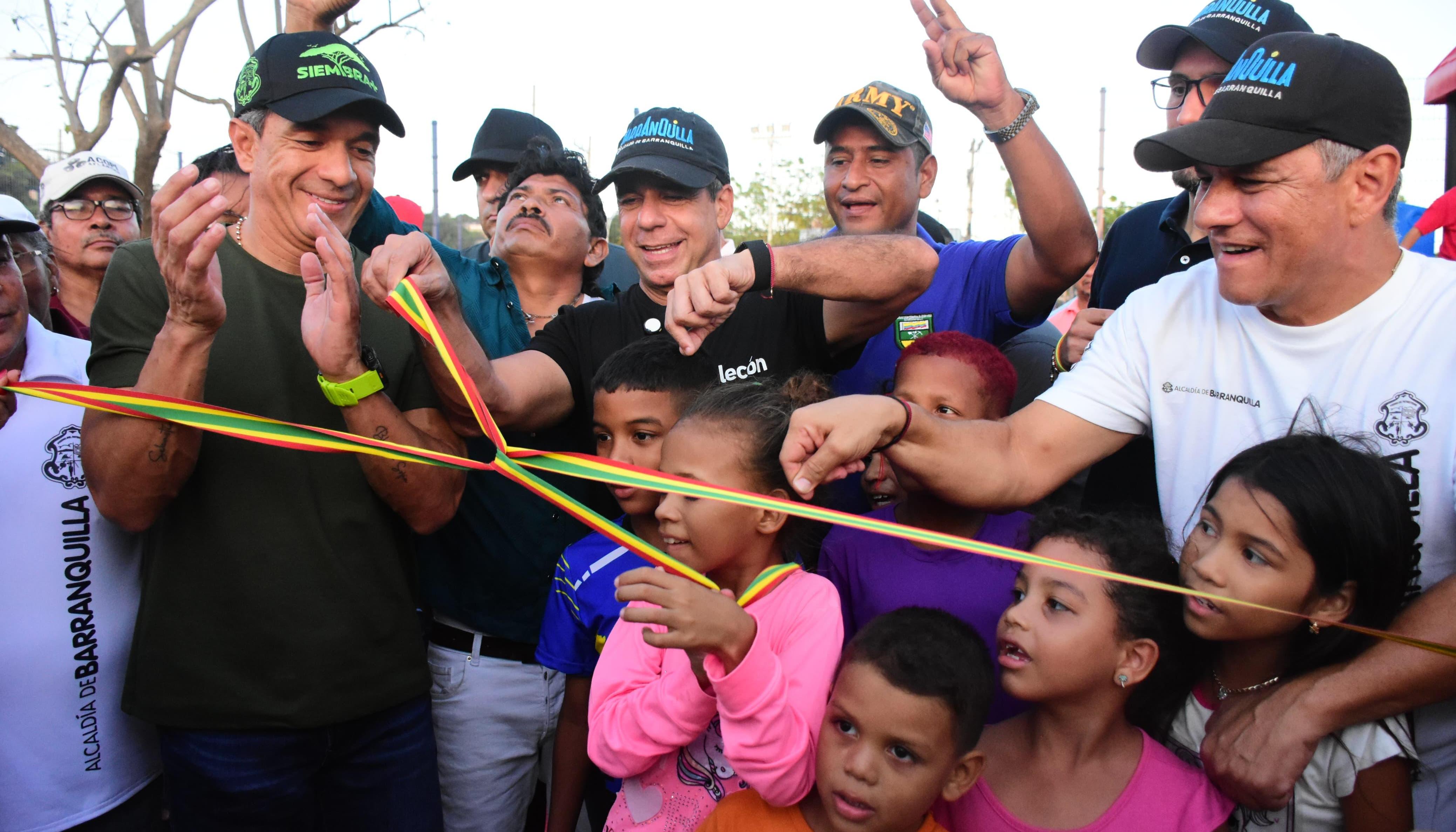 Alcalde Alejandro Char durante la inauguración del parque Villa del Rosario.