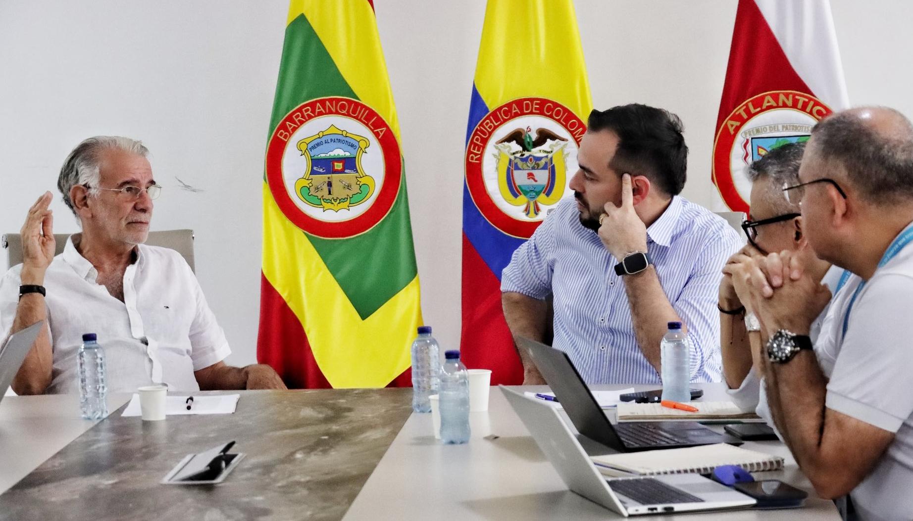 Mesa técnica entre Eduardo Verano y Edwin Palma.