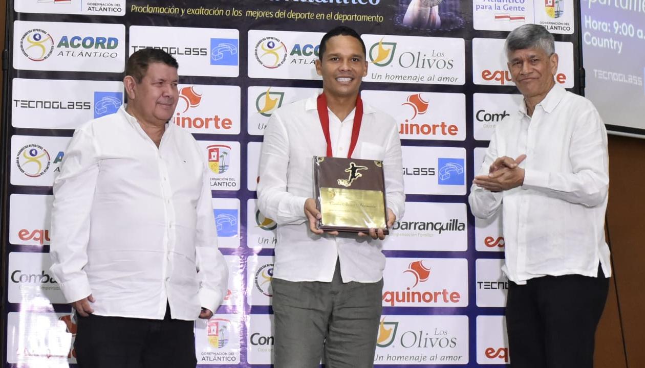 Carlos Bacca fue el Deportista del Año Acord Atlántico en 2023. 