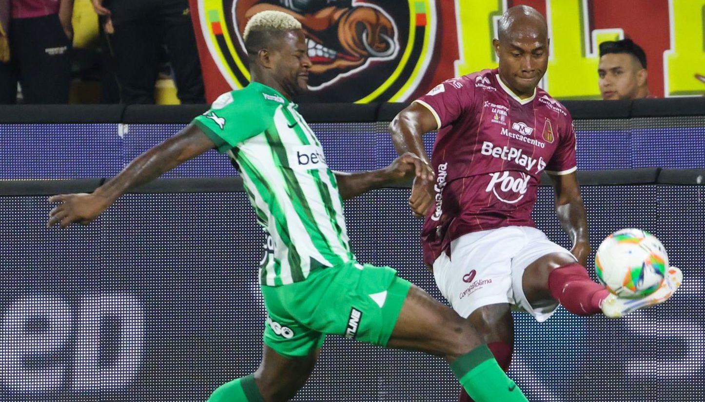 Dairon Asprilla y Junior Hernández durante el partido de ida jugado en Ibagué.