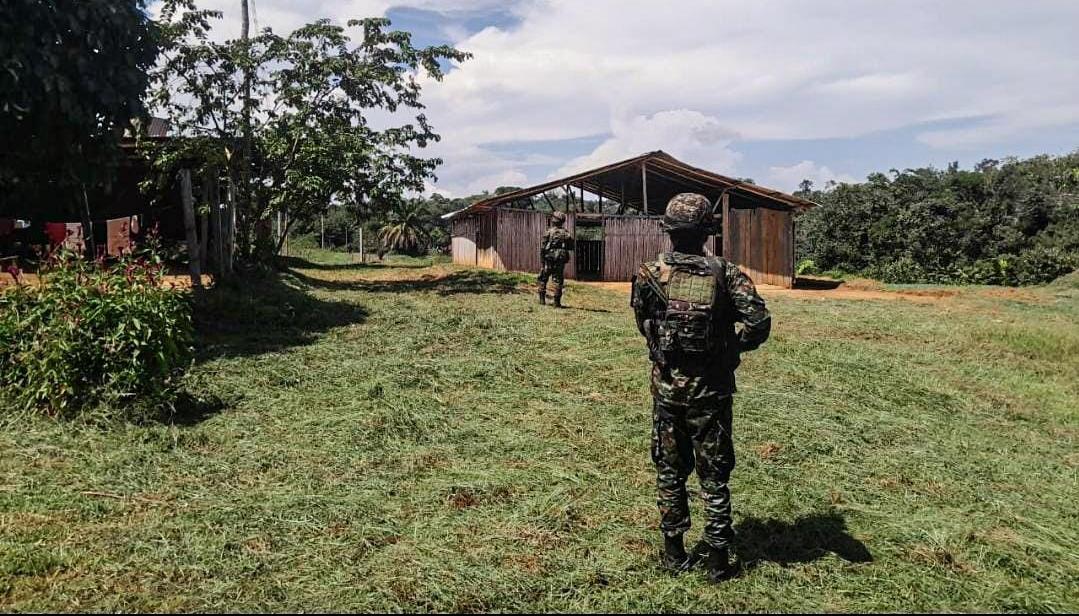 Ejército en zona rural.