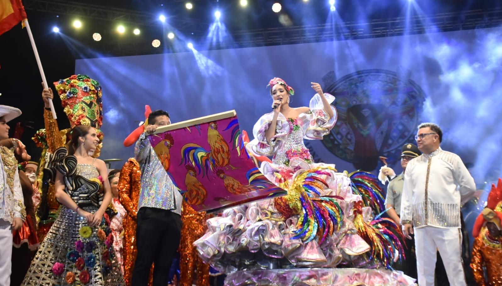 Melissa Cure Villa, Reina del Carnaval 2024 en su noche de Lectura de Bando.