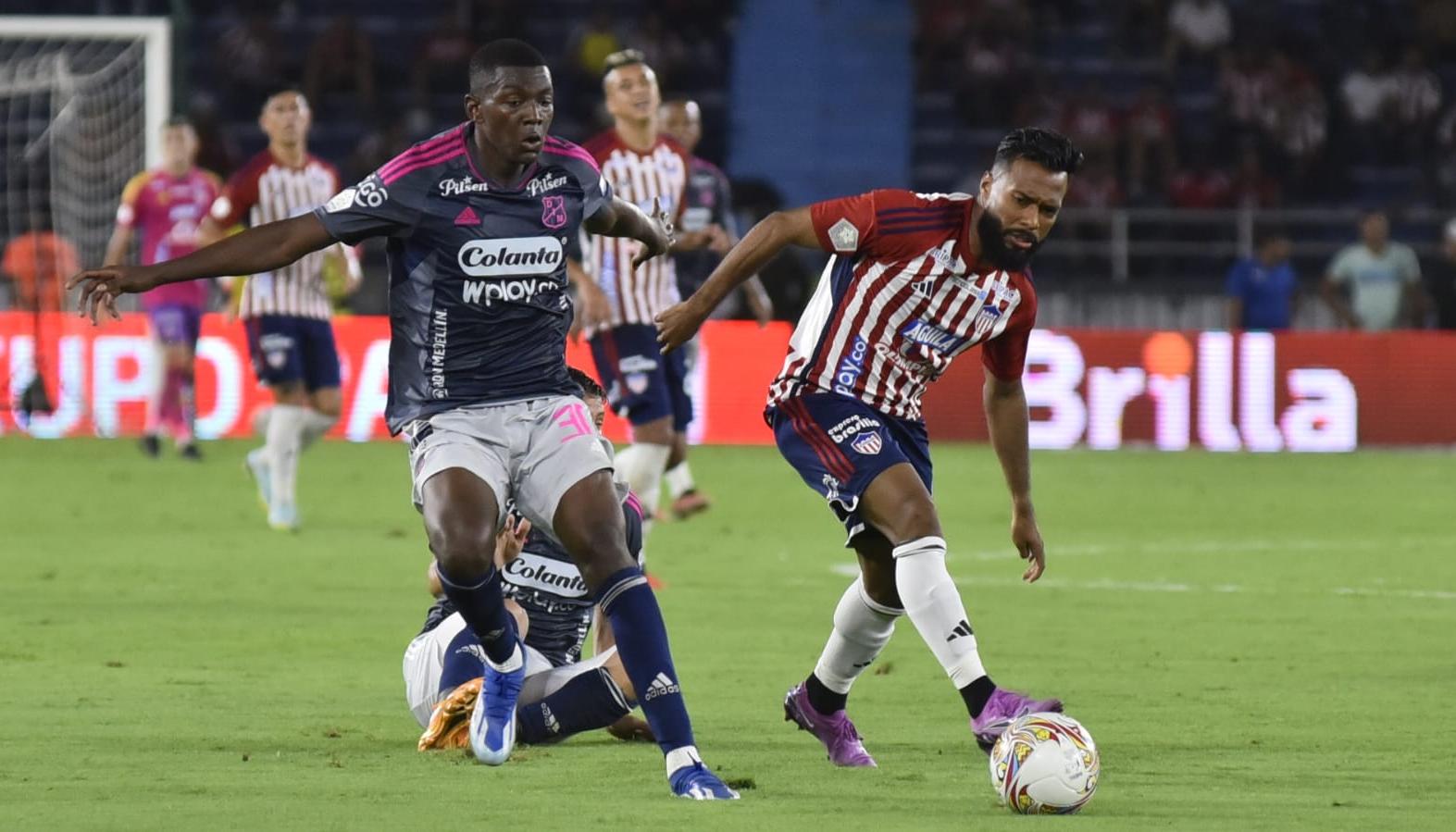 Junior y Medellín durante un partido de Liga en 2024 en el Metropolitano.