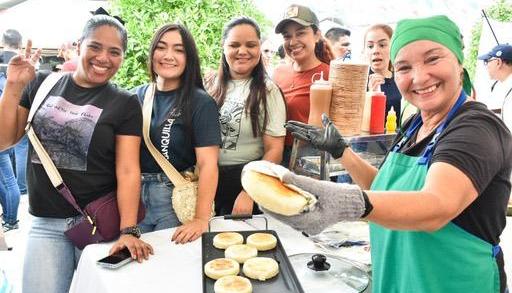 Feria gastronómica en Plaza de San Nicolás. 