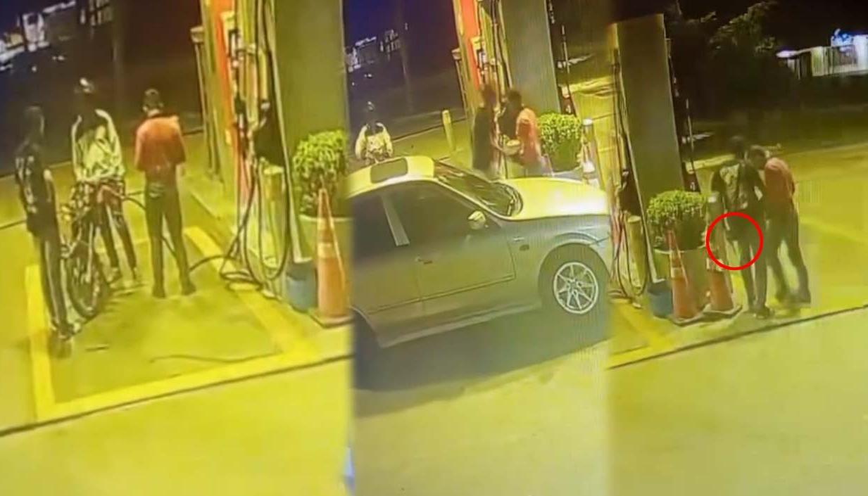 Momentos del atraco a trabajador de gasolinera.