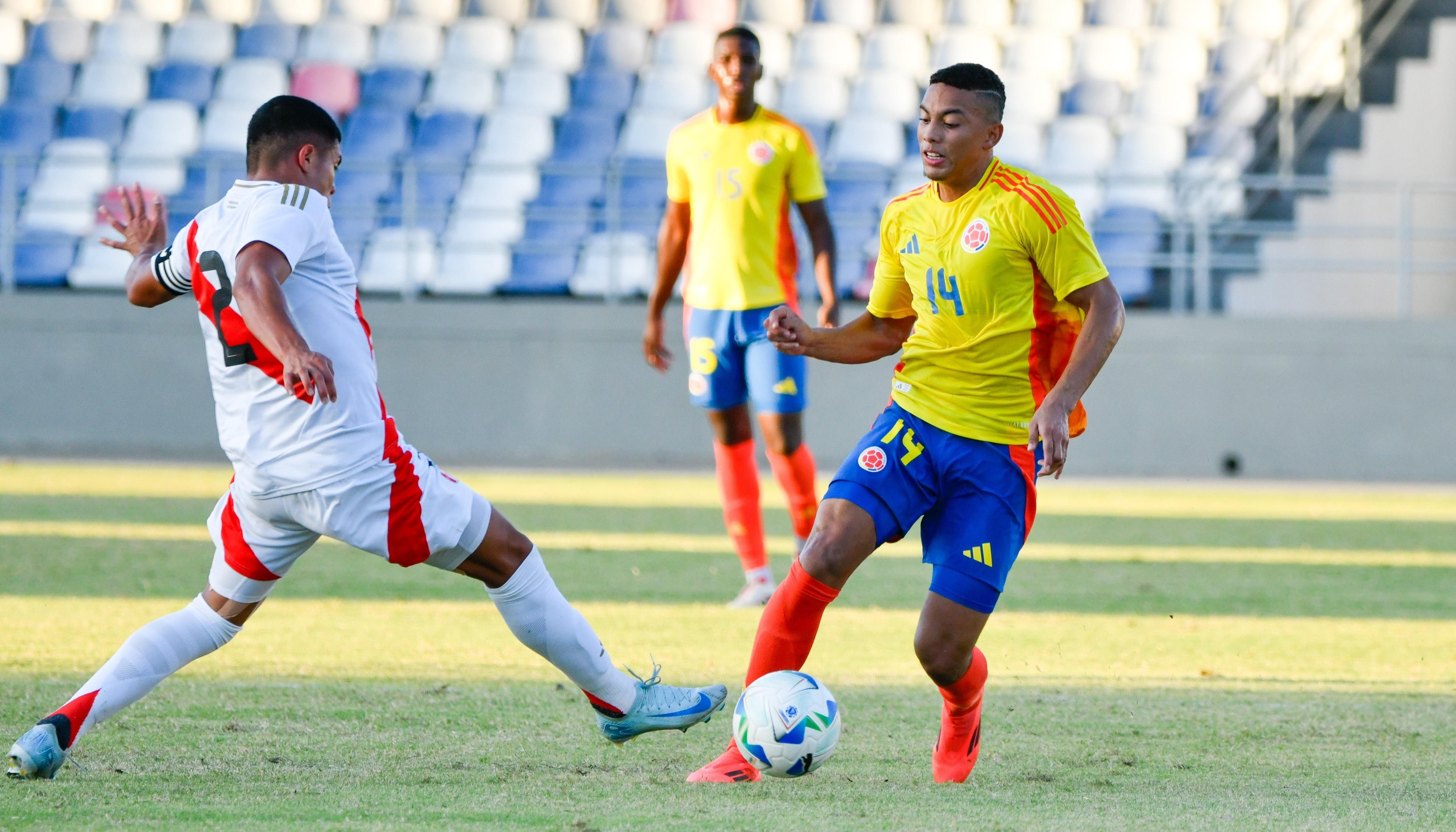 Jordan Barrera durante el partido amistoso contra Perú en el estadio Romelio Martínez.