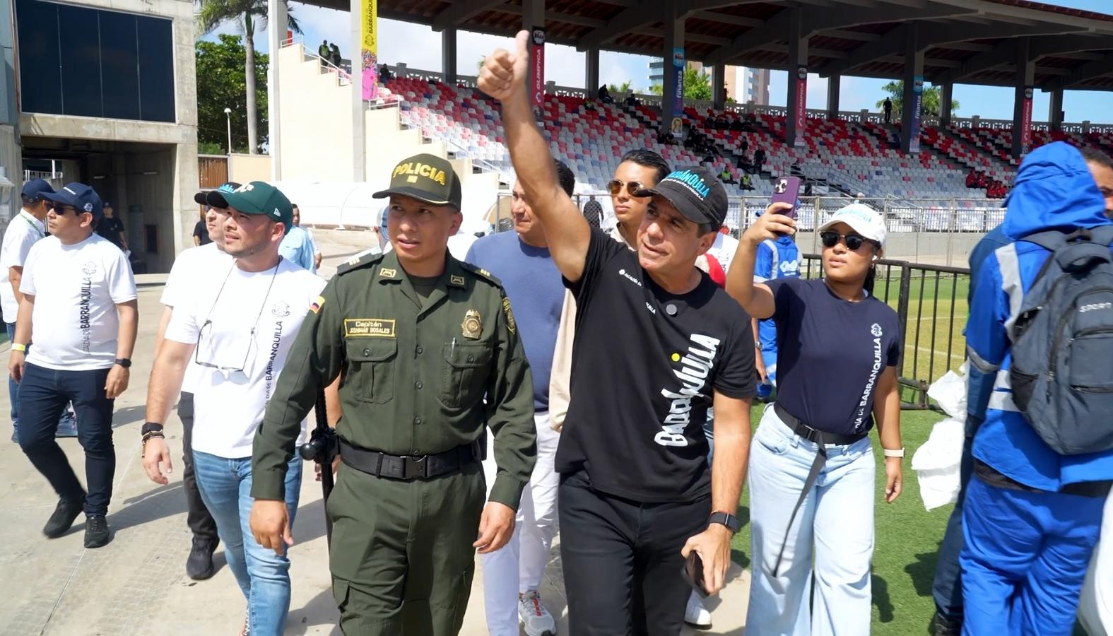 El Alcalde Alejandro Char en el estadio Romelio Martínez.