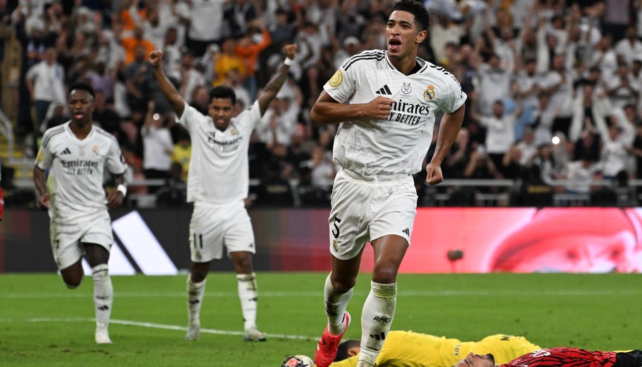 Jude Bellingham inicia su celebración tras marcar el pimer gol del Real Madrid.