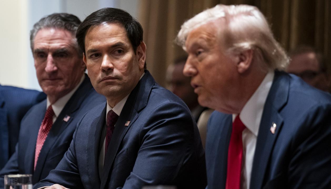 El secretario del Departamento de Estado, Marco Rubio y el presidente Donald Trump.