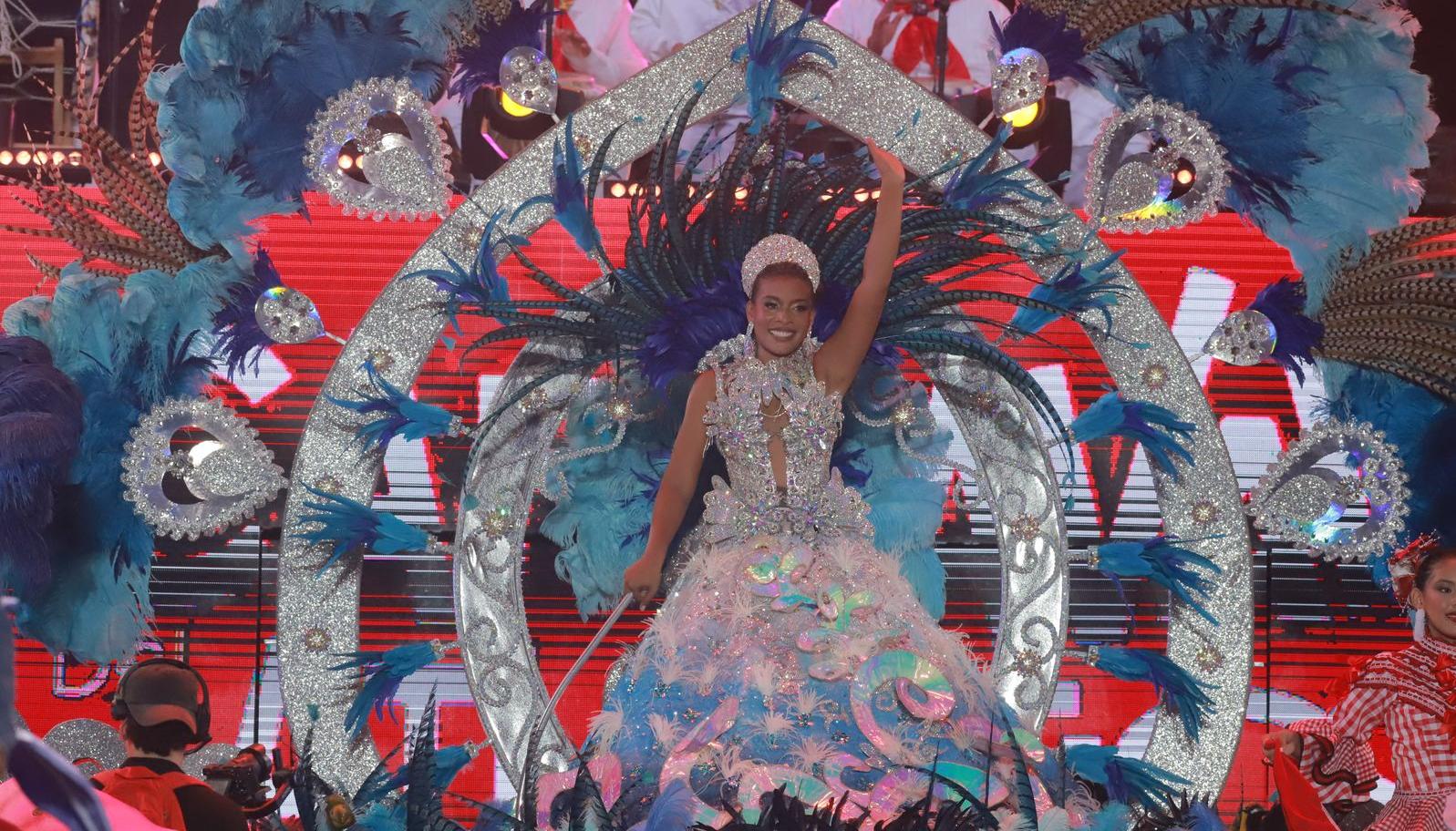 Gimel Morales, Reina del Carnaval del Atlántico durante su coronación. 