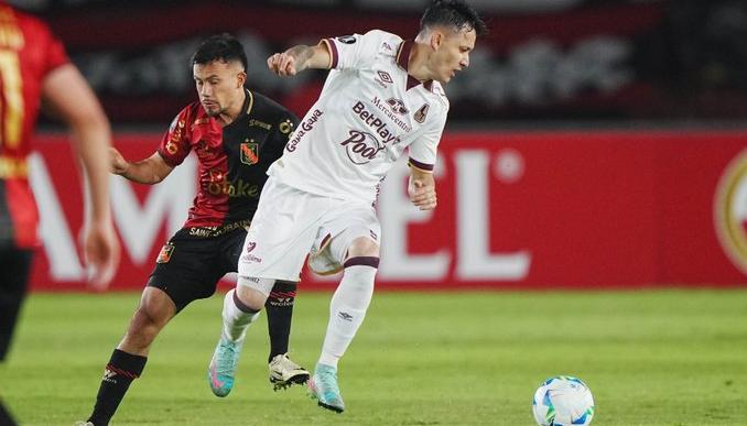 El paraguayo Gustavo Adrián Ramírez, del Tolima, durante el juego contra Melgar. 