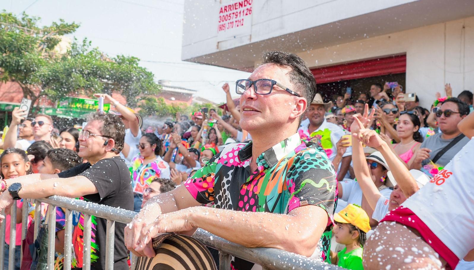 Carlos Caicedo en la Batalla de Flores Sonia Osorio.