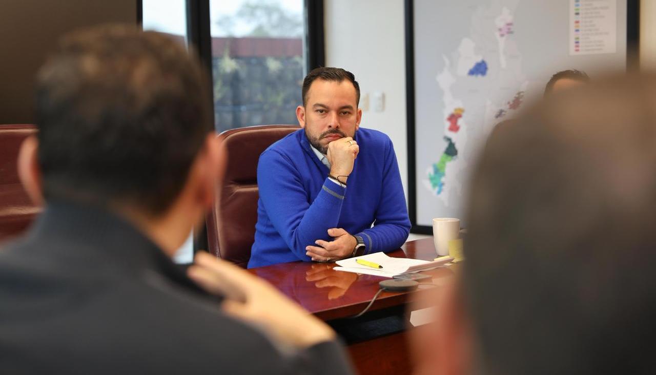 Reunión del Ministro de Minas, Edwin Palma, con los comisionados de la CREG.