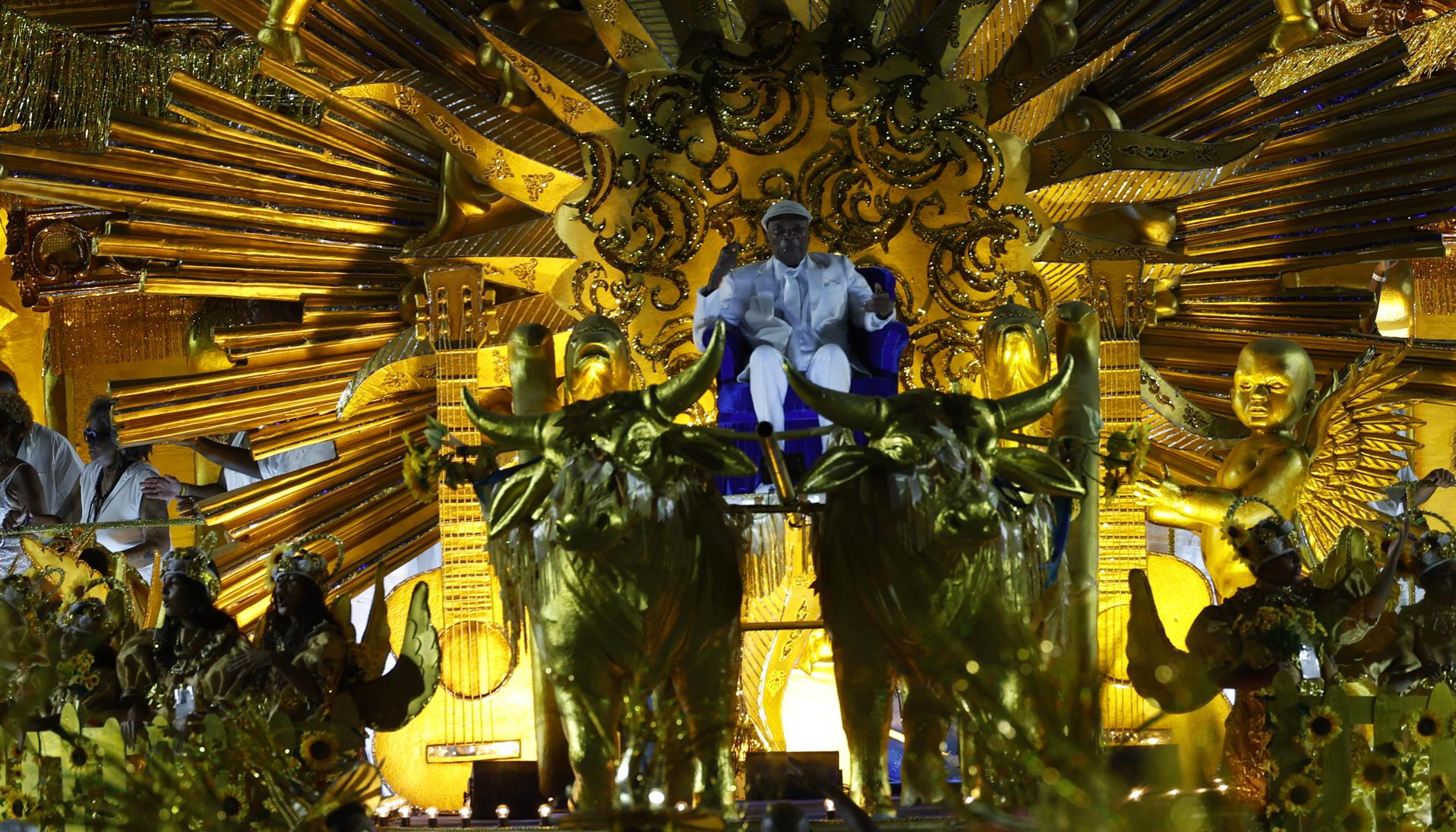 Desfile del Carnaval de Río de Janeiro en el sambódromo.