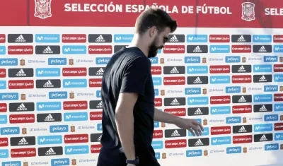 El jugador Gerard Piqué a su llegada a la concentración de la selección española