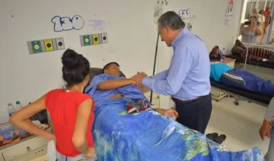 El Vicepresidente a su paso por el hospital San Andrés, donde visitó varios heridos en Tumaco.