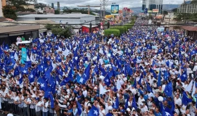 Miles de manifestantes han salido a las calles de Honduras.