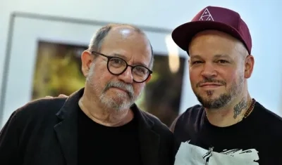 El cantautor cubano Silvio Rodríguez y el músico puertorriqueño René Pérez, exintegrante del dúo Calle 13.