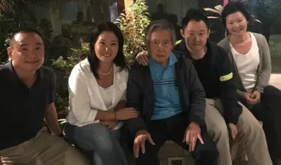 El expresidente Alberto Fujimori con sus hijos.