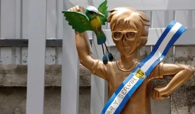 La estatua del niño Álvaro Conrado. 