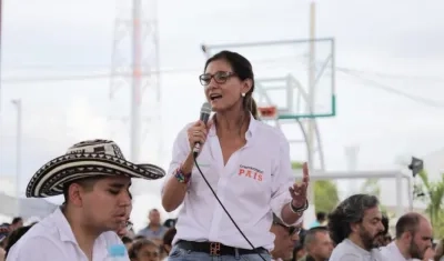 La Ministra Ángela María Orozco, durante su intervención en Chinú.
