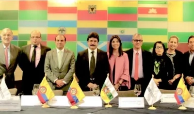 Los gobernadores reunidos apoyaron la educación pública superior. En la foto, a la izquierda el gobernador Eduardo Verano.