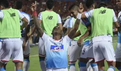 Yony González festejando el gol ante el DIM.