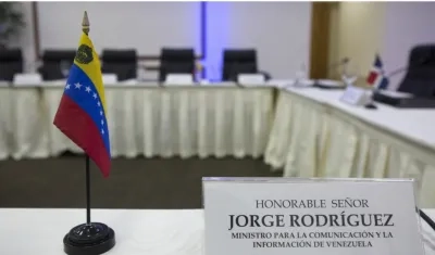 Detalle del lugar reservado para el ministro de Comunicación venezolano, Jorge Rodríguez, en el salón del Centro de Convenciones de la cancillería dominicana.