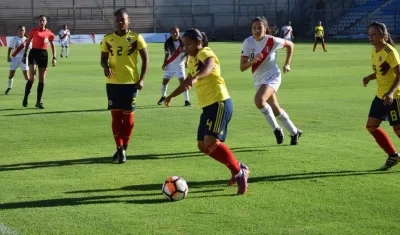 Acción del duelo entre Colombia y Perú, en el sudamericano sub-17.