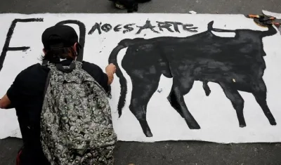 El año pasado, cuando los toros regresaron a la Santamaría en Bogotá tras cinco años de ausencia, hubo 34 heridos en las protestas de grupos antitaurinos en los alrededores de la plaza. 