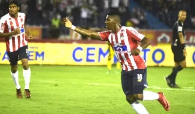 Yony González, celebrando el gol que significó el triunfo.