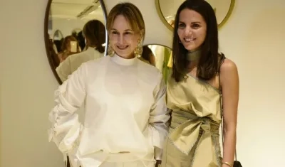 La diseñadora barranquillera Silvia Tcherassi con la consultora de modas Kelly Talamas.