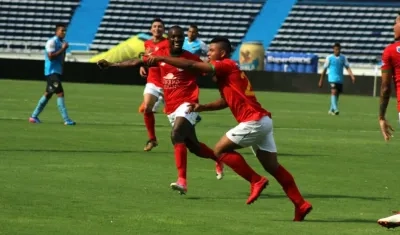 Jugadores del Barranquilla celebran uno de los tantos. 