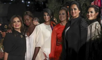  La boliviana Ximena Suárez (d), posa junto a otras modelos.