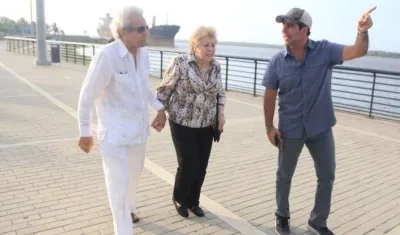 William Mebarak, Nidia Ripoll y el Alcalde Alejandro Char en el Malecón.