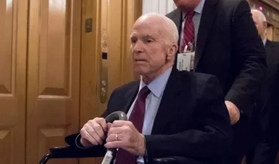 La salud de John McCain se deteriora rápidamente.