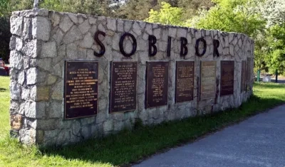 Monumento conmemorativo del campo de exterminio de Sobibor en Polonia.