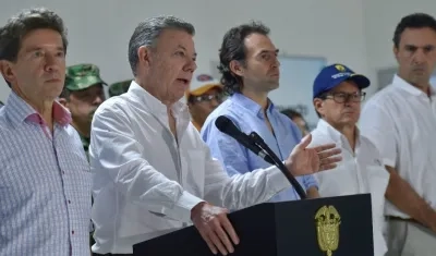 El gobernador Luis Pérez, el Presidente Santos, el Alcalde Federico Gutiérrez y el Director de la UNGRD.