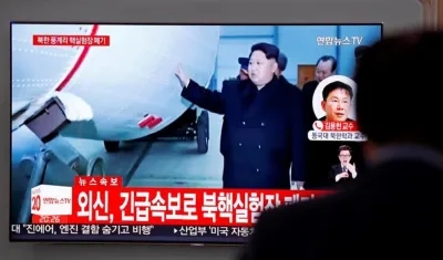 Momento en el que Kim Jong-un desmantela base de pruebas. 