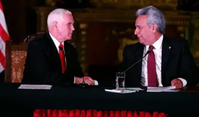 El vicepresidente de Estados Unidos, Mike Pence, junto al presidente de Ecuador, Lenín Moreno.