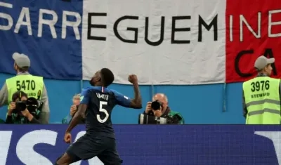 Samuel Umtiti celebra el gol de la clasificación. 