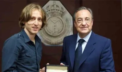 Luka Modric y Florentino Pérez. 