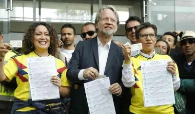 Los senadores Angélica Lozano, Antanas Mockus y la exsenadora Claudia López.