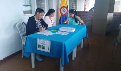 Puesto de votación en El Amparo, Venezuela.