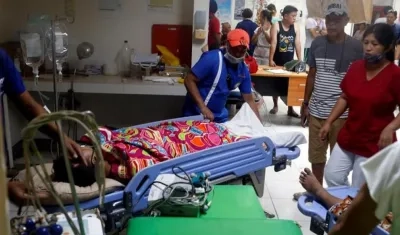 Heridos reciben atención médica en un hospital luego de que se registrara una explosión en Isulan.