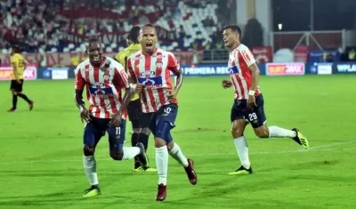 Jarlan Barrera celebrando el primer gol.