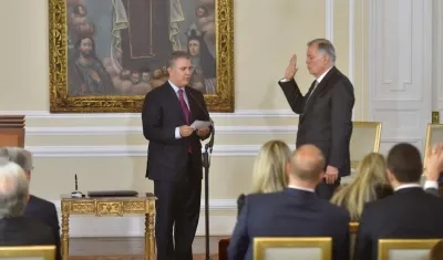 El Presidente Iván Duque y el embajador de Colombia en la OEA, Alejandro Ordóñez.