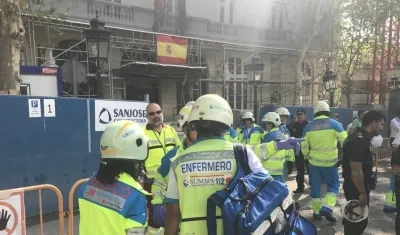 Cuerpos de socorro llegan al lugar en Madrid.