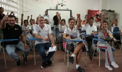 El secretario de Educación, Dagoberto Barraza, y el Gobernador Eduardo Verano, en la foto en una institución educativa del Departamento.