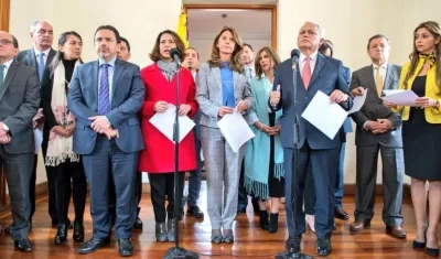 El Alto Comisonado de Paz, Miguel Ceballos; la Ministra del Interior, Nancy Gutiérrez; la Vicepresidenta Marta Lucía Ramírez y el presidente del Partido Conservador, Hernán Andrade.